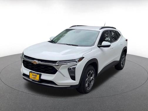 Summit White 2025 Chevrolet Trax LT