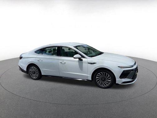 2024 Hyundai SONATA Hybrid SE