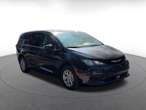 2024 Chrysler Voyager LX