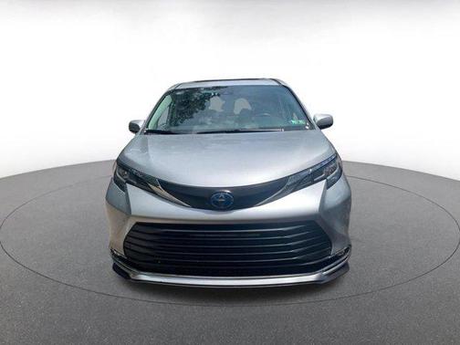 2023 Toyota Sienna XLE 8 Passenger