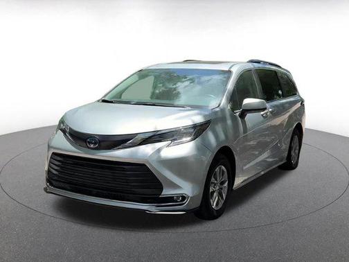 2023 Toyota Sienna XLE 8 Passenger