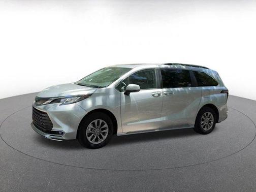 2023 Toyota Sienna XLE 8 Passenger