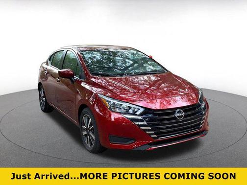 Scarlet Ember Tintcoat 2025 Nissan Versa 1.6 SV