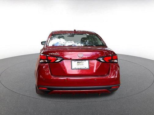 Scarlet Ember Tintcoat 2025 Nissan Versa 1.6 SV