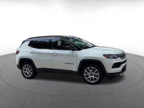 Bright White Clearcoat 2025 Jeep Compass Limited