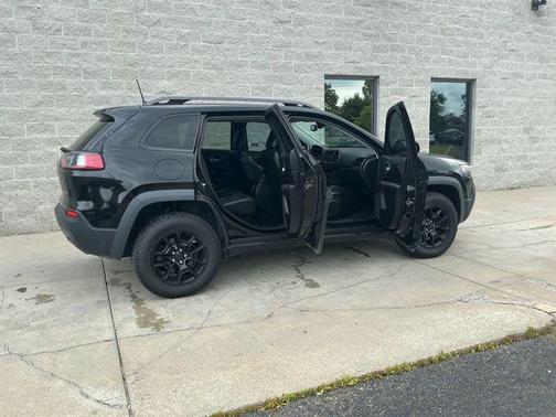 Diamond Black Crystal Pearl 2019 Jeep Cherokee Trailhawk Elite