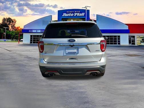 INGOT SILVER METALLIC 2018 Ford Explorer XLT