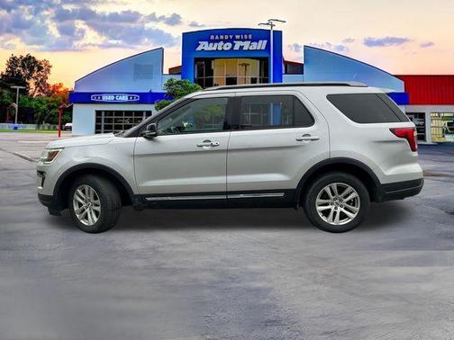 INGOT SILVER METALLIC 2018 Ford Explorer XLT