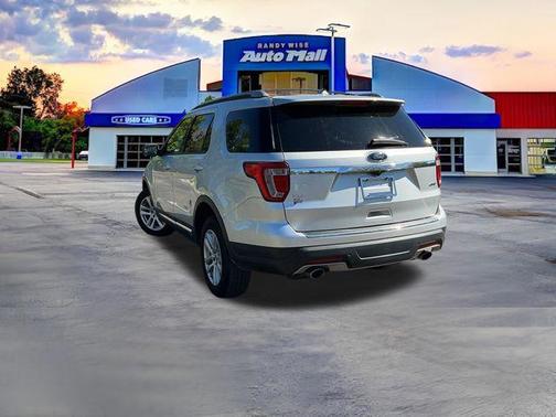 INGOT SILVER METALLIC 2018 Ford Explorer XLT