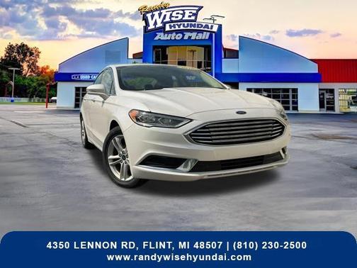 WHITE PLATINUM MET TRI-COAT 2018 Ford Fusion SE