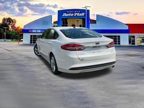 WHITE PLATINUM MET TRI-COAT 2018 Ford Fusion SE