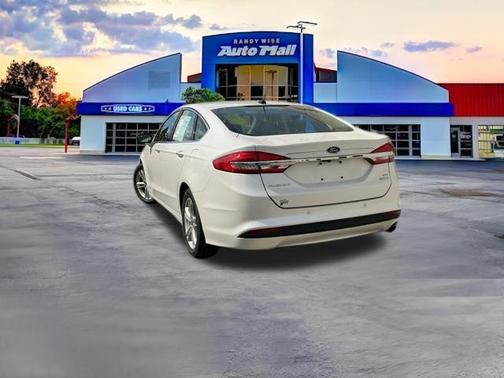 WHITE PLATINUM MET TRI-COAT 2018 Ford Fusion SE