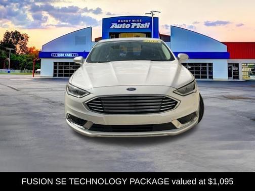 WHITE PLATINUM MET TRI-COAT 2018 Ford Fusion SE