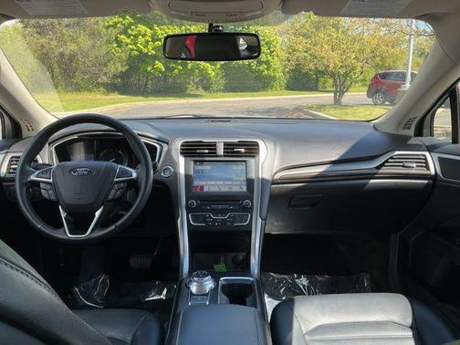WHITE PLATINUM MET TRI-COAT 2018 Ford Fusion SE