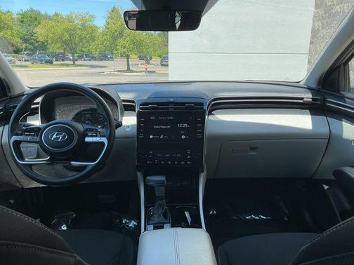 Shimmering Silver 2024 Hyundai TUCSON SEL