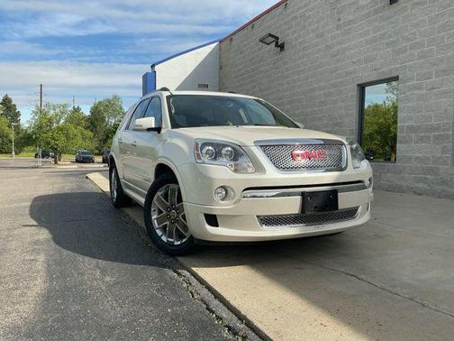 White Diamond Tricoat 2011 GMC Acadia Denali