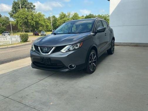 Gun Metallic 2017 Nissan Rogue Sport SL