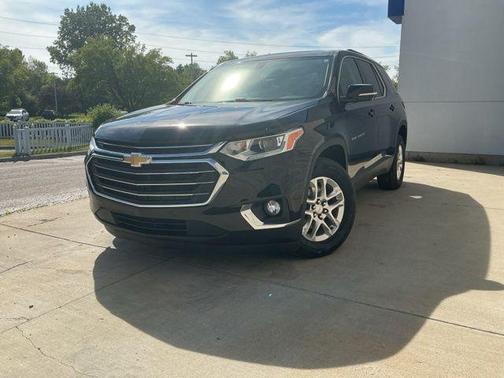 Mosaic Black Metallic 2018 Chevrolet Traverse LT Cloth
