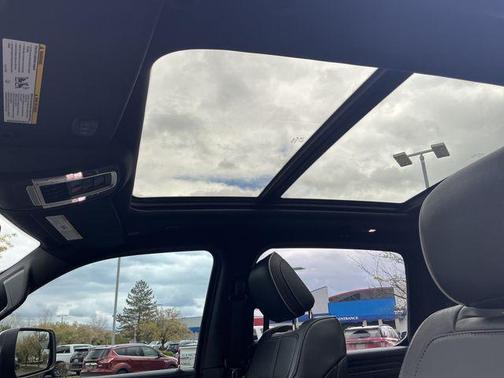 Diamond Black Crystal Pearl 2019 RAM 1500 Limited
