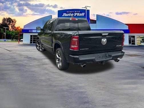 Diamond Black Crystal Pearl 2019 RAM 1500 Limited