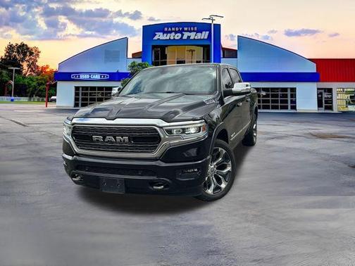 Diamond Black Crystal Pearl 2019 RAM 1500 Limited
