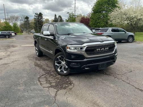 Diamond Black Crystal Pearl 2019 RAM 1500 Limited