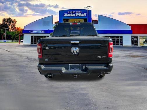 Diamond Black Crystal Pearl 2019 RAM 1500 Limited