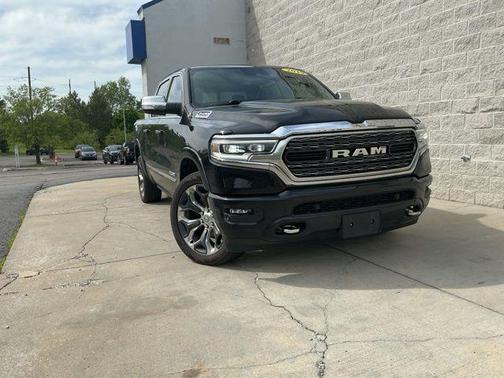Diamond Black Crystal Pearl 2019 RAM 1500 Limited