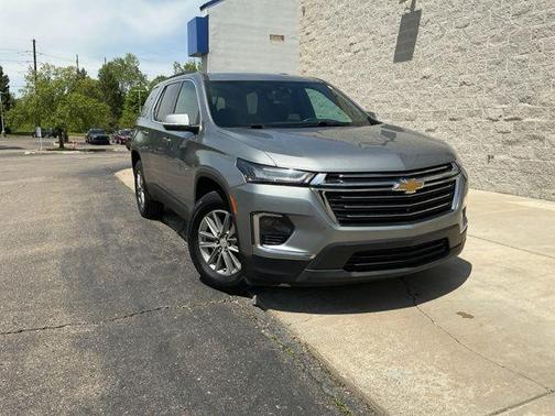 Sterling Gray Metallic 2023 Chevrolet Traverse LT Cloth