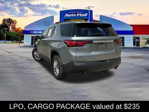 Sterling Gray Metallic 2023 Chevrolet Traverse LT Cloth