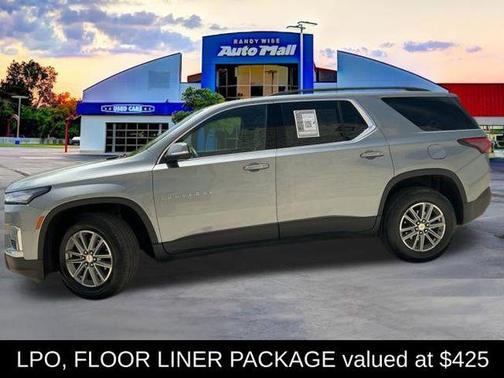 Sterling Gray Metallic 2023 Chevrolet Traverse LT Cloth
