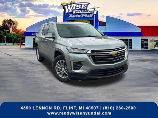 Sterling Gray Metallic 2023 Chevrolet Traverse LT Cloth