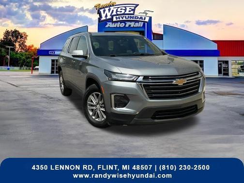 Sterling Gray Metallic 2023 Chevrolet Traverse LT Cloth