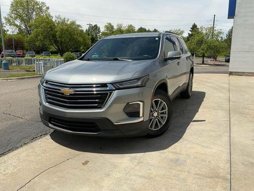 Sterling Gray Metallic 2023 Chevrolet Traverse LT Cloth