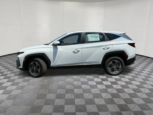 Creamy White Pearl 2026 Hyundai TUCSON Hybrid Blue SE