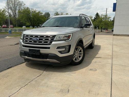 INGOT SILVER METALLIC 2017 Ford Explorer XLT
