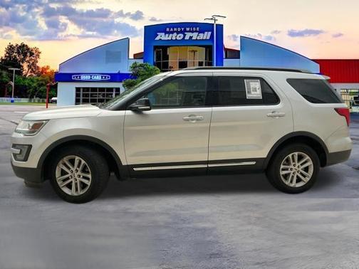 INGOT SILVER METALLIC 2017 Ford Explorer XLT