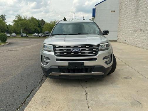 INGOT SILVER METALLIC 2017 Ford Explorer XLT