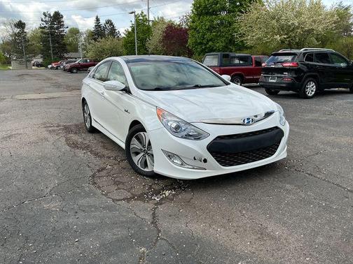 Diamond White Pearl 2015 Hyundai SONATA Hybrid Limited