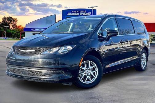 2024 Chrysler Voyager LX