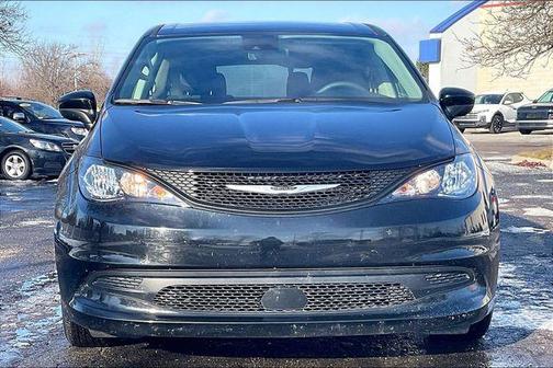 2024 Chrysler Voyager LX