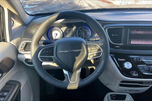 2024 Chrysler Voyager LX