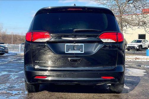 2024 Chrysler Voyager LX