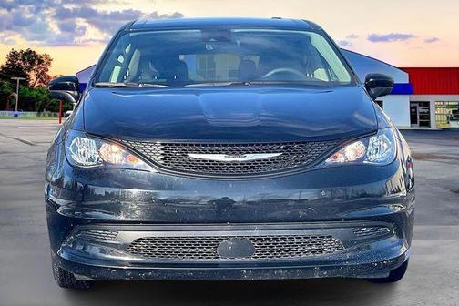 2024 Chrysler Voyager LX