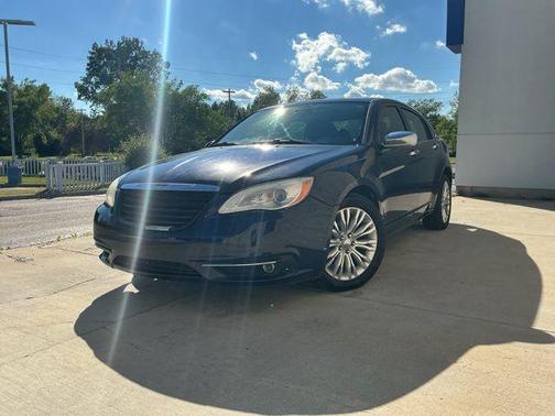 Blackberry Pearlcoat 2011 Chrysler 200 Limited