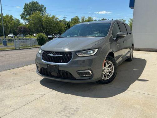 Ceramic Gray Clearcoat 2023 Chrysler Pacifica Touring L