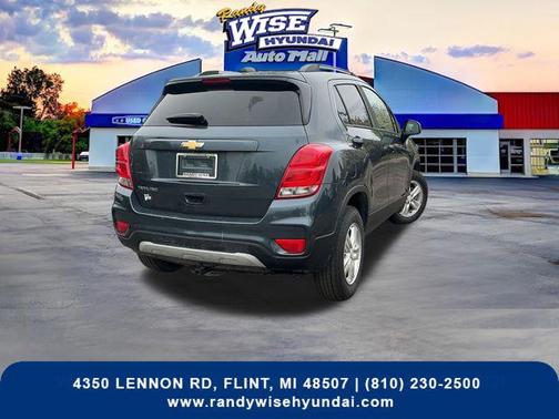 Shadow Gray Metallic 2022 Chevrolet Trax LT