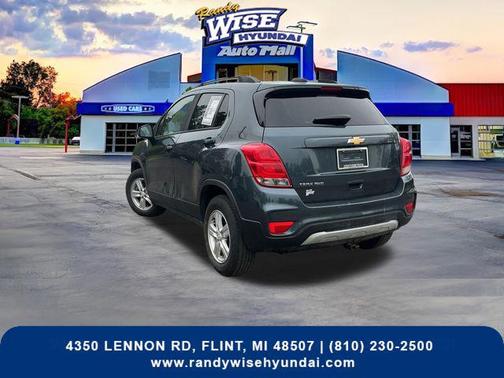 Shadow Gray Metallic 2022 Chevrolet Trax LT