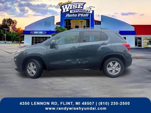 Shadow Gray Metallic 2022 Chevrolet Trax LT