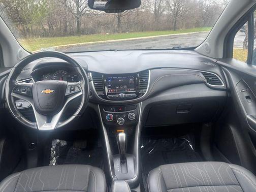 Shadow Gray Metallic 2022 Chevrolet Trax LT